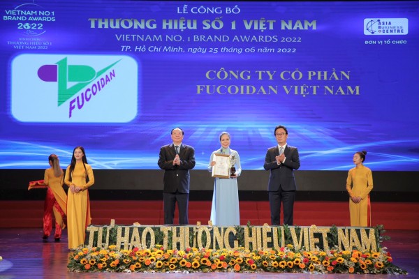 Đại diện Công ty cổ phần Fucoidan Việt Nam nhận danh hiệu Thương hiệu số 1 Việt Nam năm 2022 Đại diện Công ty cổ phần Fucoidan Việt Nam nhận danh hiệu Thương hiệu số 1 Việt Nam năm 2022